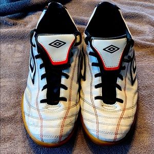 Men’s Umbro indoor soccer shoes!!!